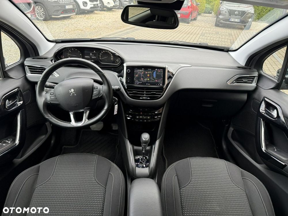 Peugeot 208 - 14
