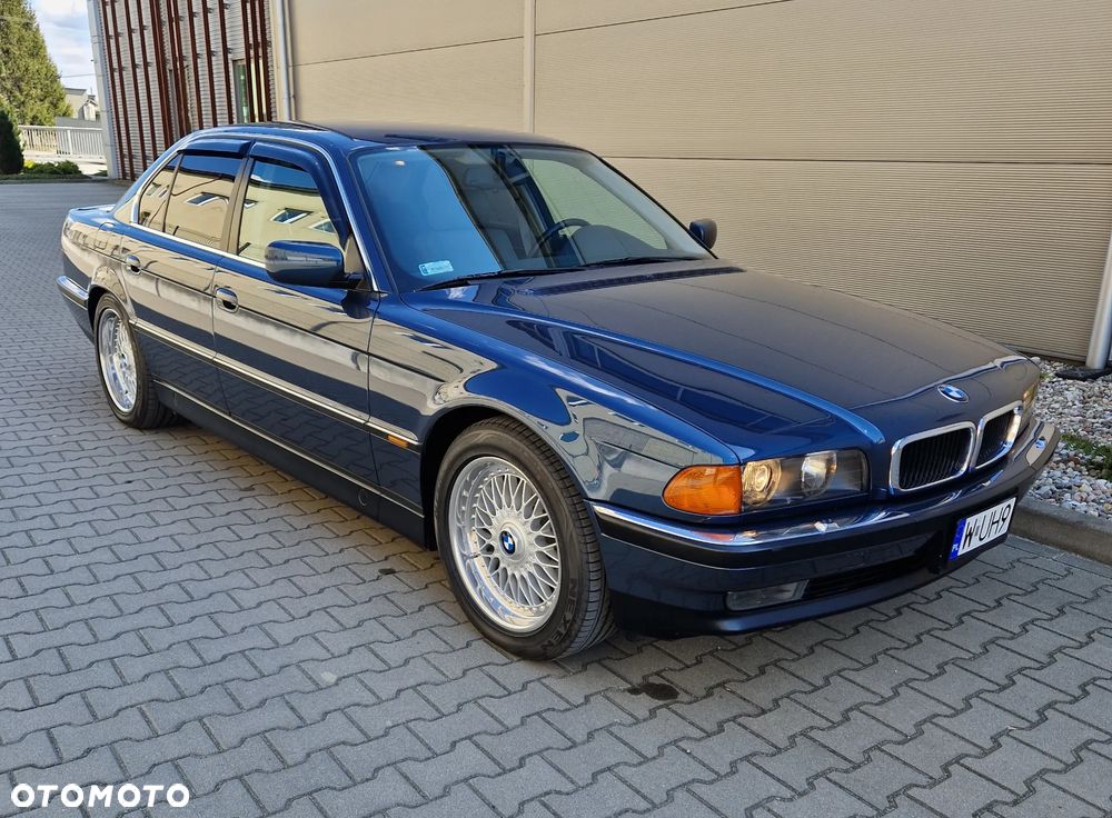 BMW Seria 7 740i V8 - 1