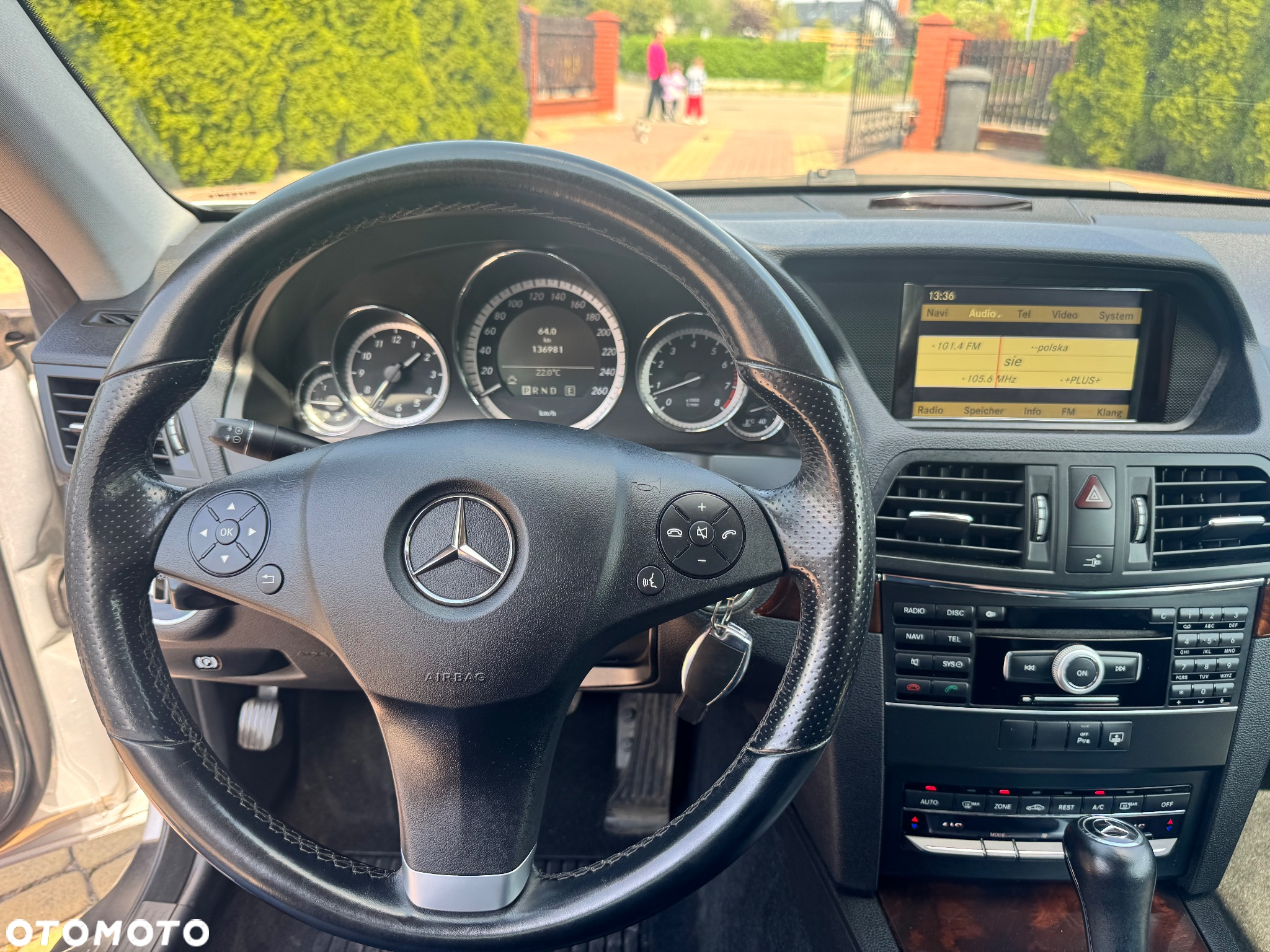 Mercedes-Benz Klasa E 350 CGI Cabrio BlueEFFICIENCY 7G-TRONIC Avantgarde - 22