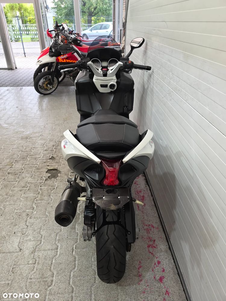 Aprilia SRV 850 - 25
