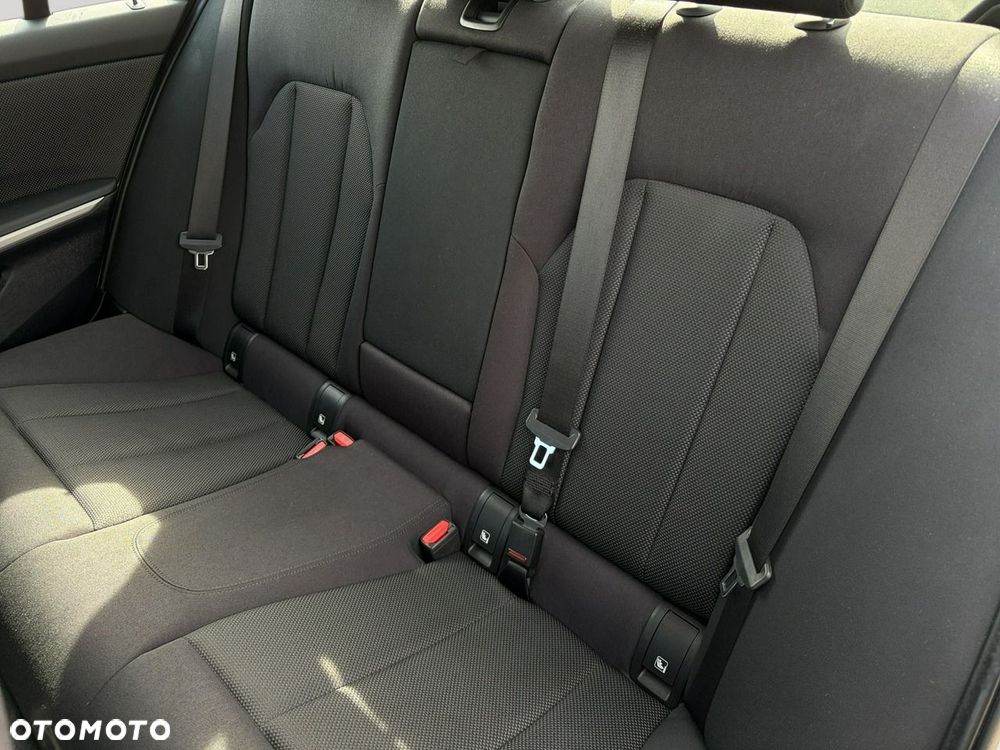 BMW Seria 3 318i - 27