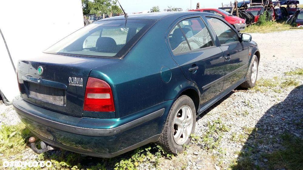 Cześci Skoda Octavia I 1.8 20V zielona hatchback 5-drzwi - 3