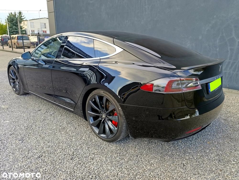 Tesla Model S - 6