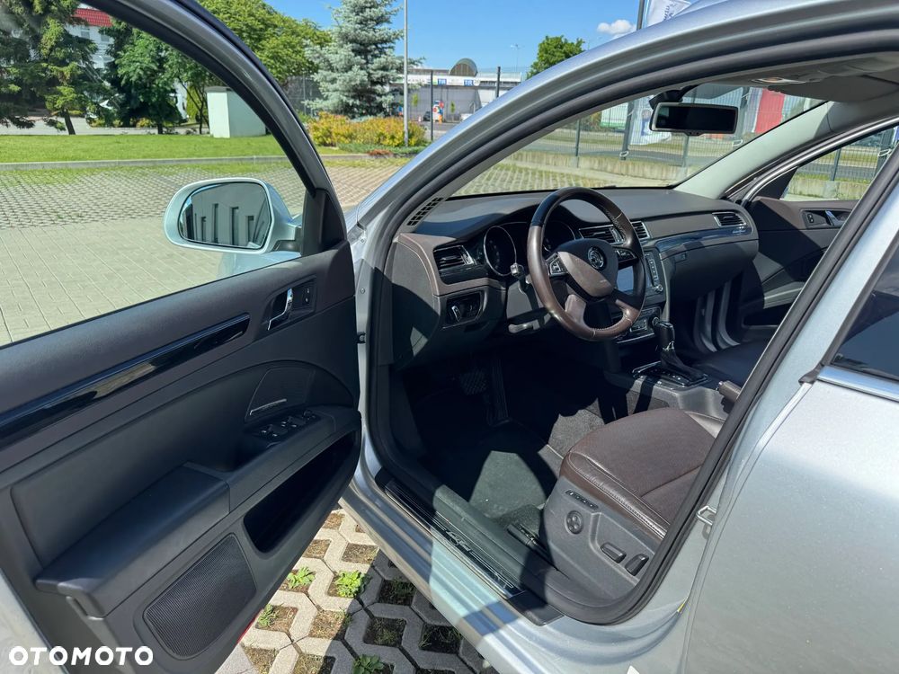 Skoda Superb 2.0 TDI 4x4 L&K DSG - 11