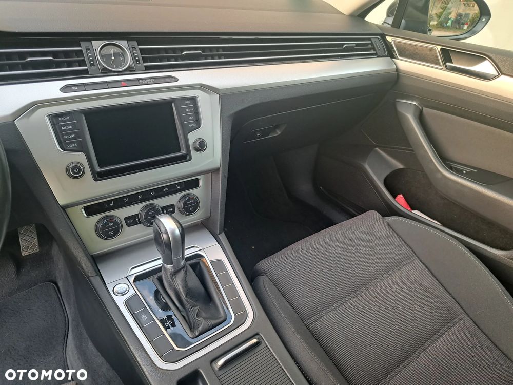 Volkswagen Passat 2.0 TDI (BlueMotion Technology) DSG Comfortline - 18