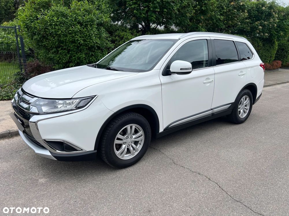 Mitsubishi Outlander - 2