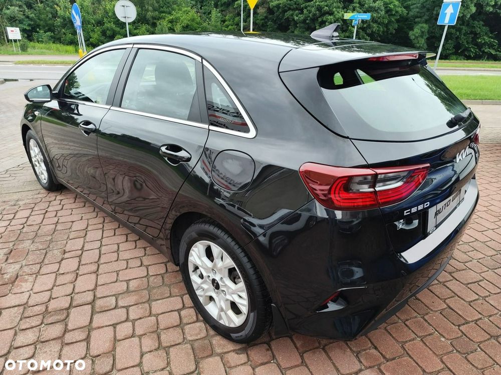 Kia Ceed - 10