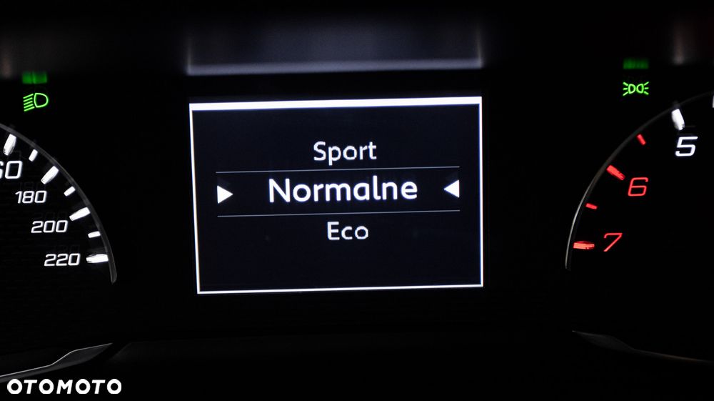 Peugeot 2008 1.2 PureTech Allure S&S EAT8 - 29