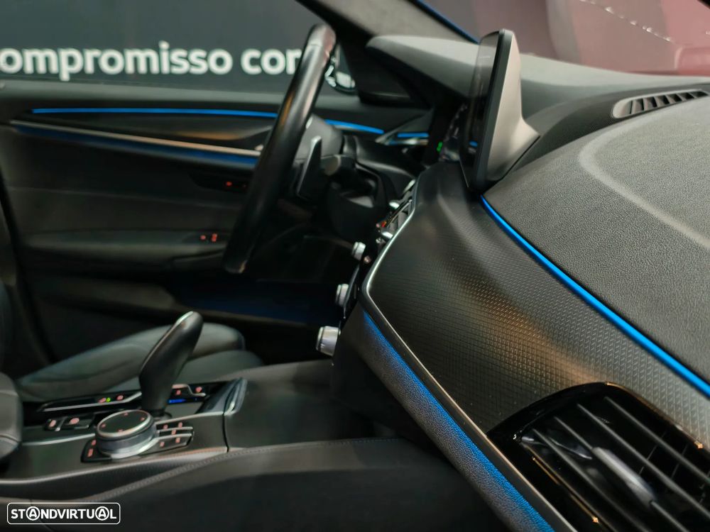 BMW 530 e Pack M - 14