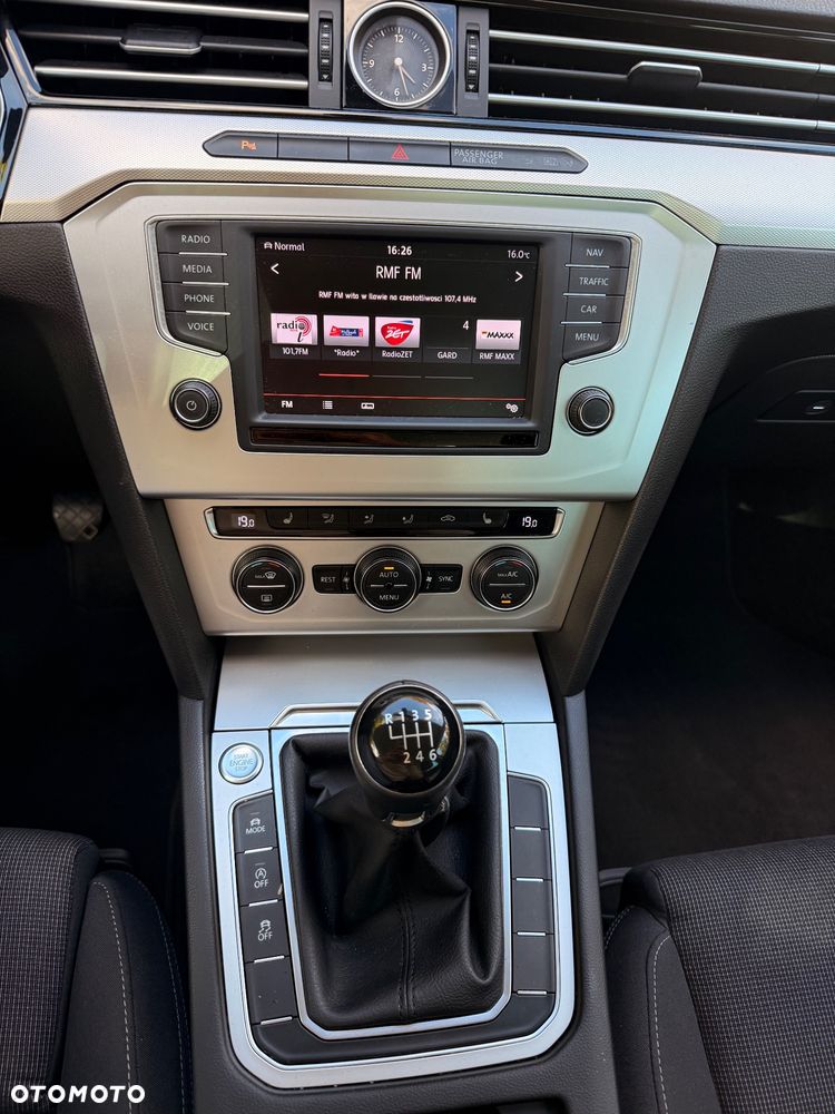 Volkswagen Passat 2.0 TDI SCR (BlueMotion Technology) Comfortline - 16