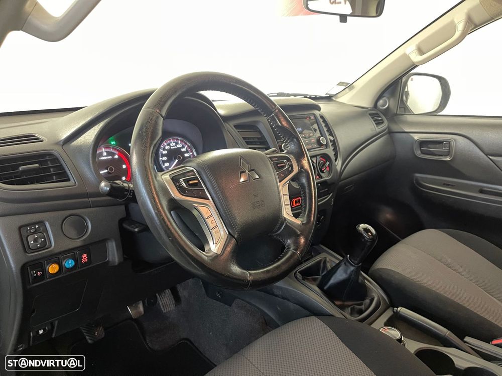 Mitsubishi L200 2.3 DI-D CD Invite 4WD - 13