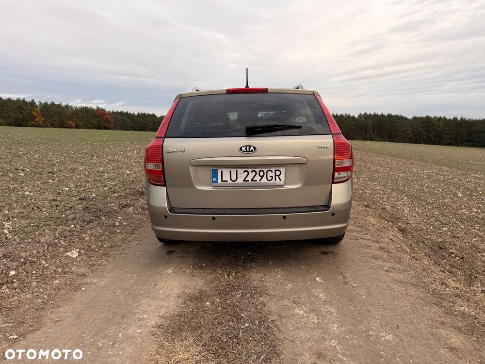 Kia Ceed 2010 photo 3