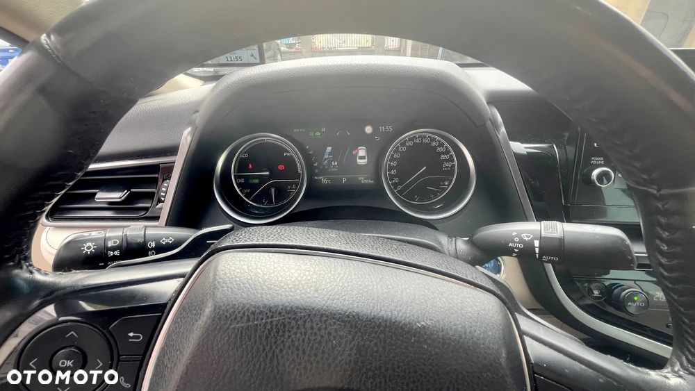 Toyota Camry 2.5 Hybrid Executive CVT - 16