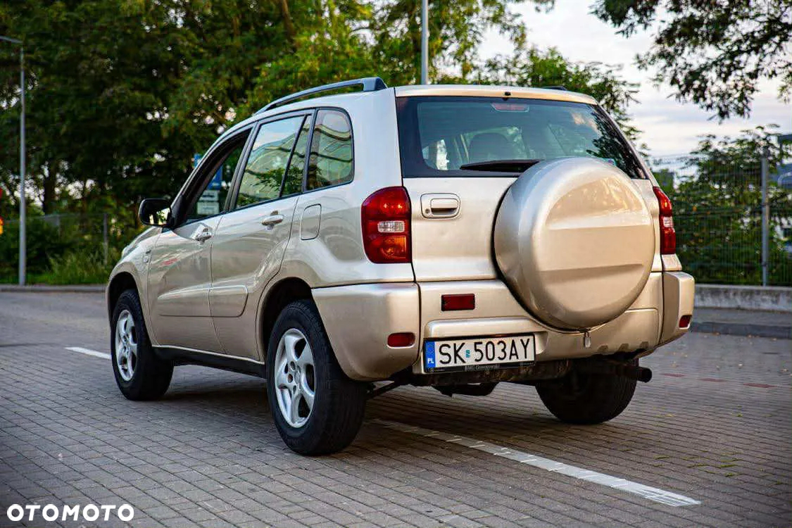 Toyota RAV4 - 6