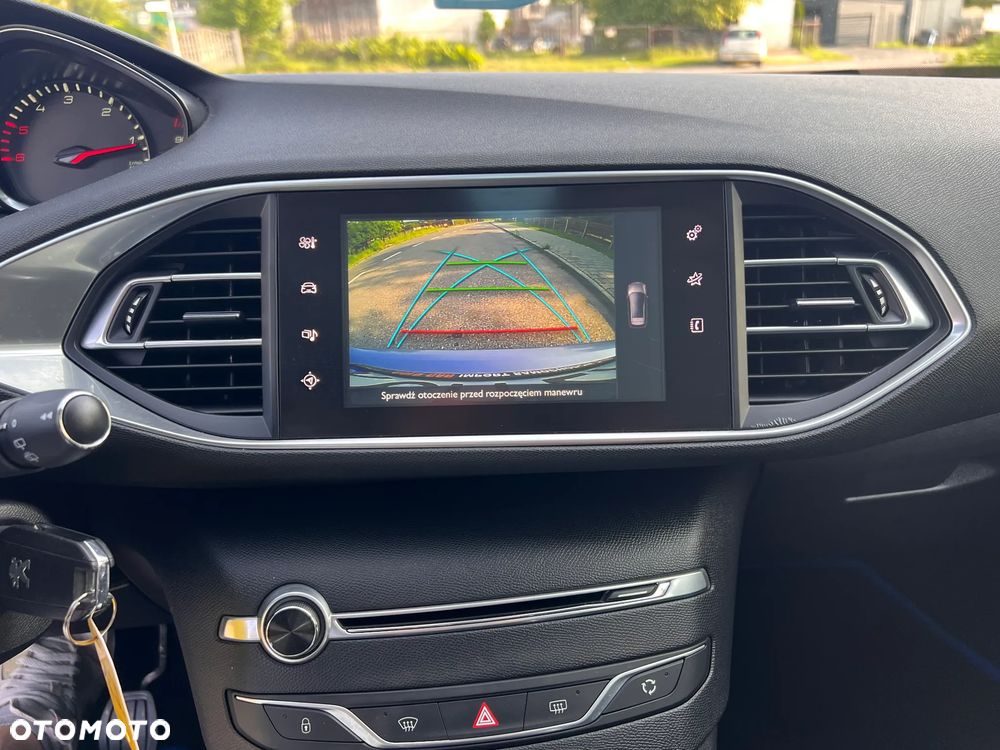 Peugeot 308 SW 1.6 BlueHDi Allure S&S - 28