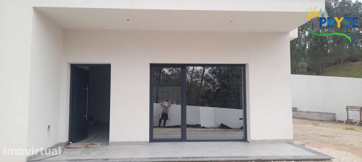Moradia de tipologia T3 com escritório situada em Ansião - Grande imagem: 3/23