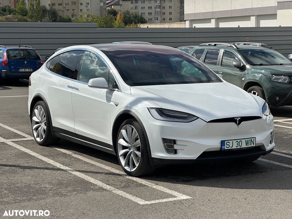 Tesla Model X - 3