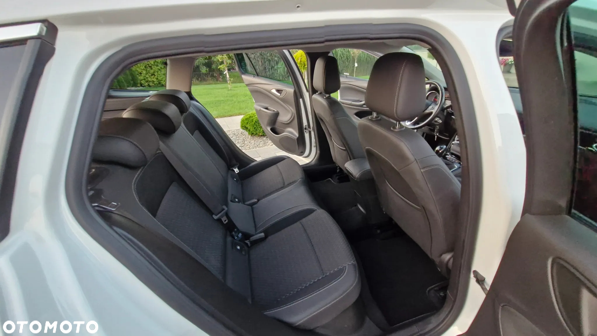 Opel Astra 1.6 D Start/Stop Sports Tourer Business - 9