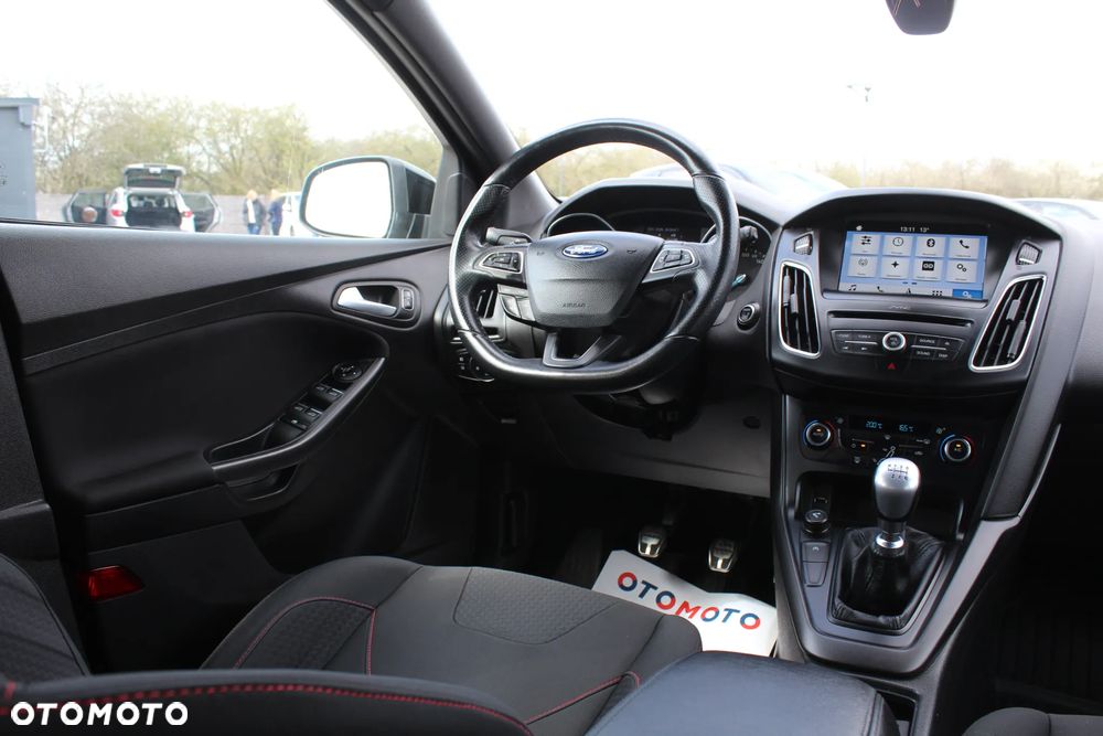 Ford Focus 1.0 EcoBoost Start-Stopp-System ST-LINE STYLE - 16