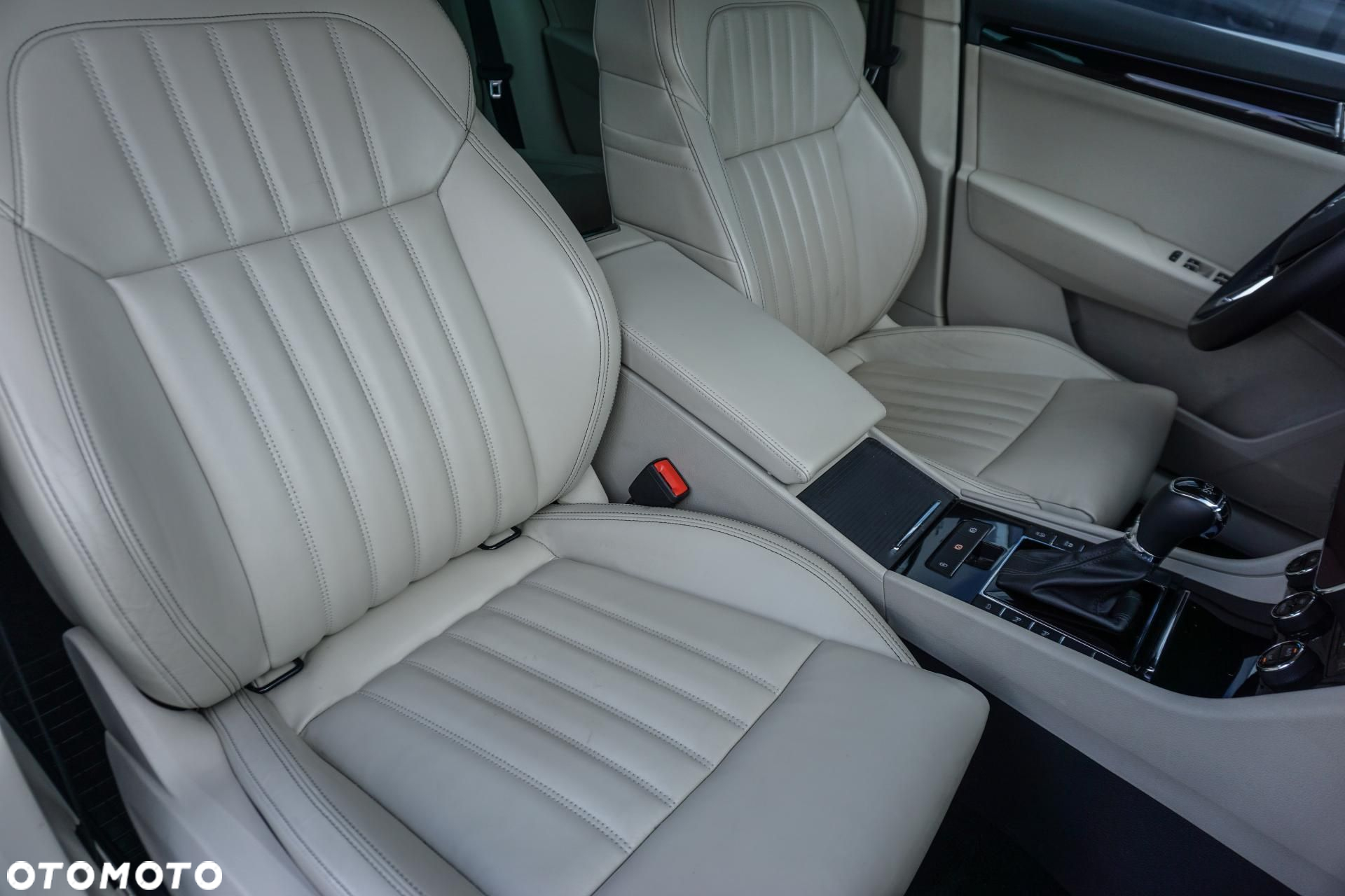 Skoda Superb 2.0 TSI L&K DSG - 18
