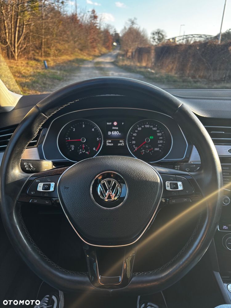 Volkswagen Passat - 8