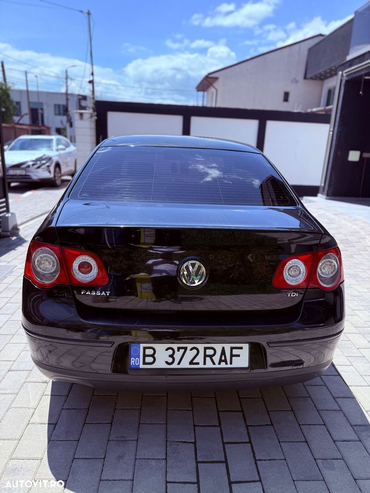 Volkswagen Passat 2.0 TDI BlueMotion Technology Comfortline - 4