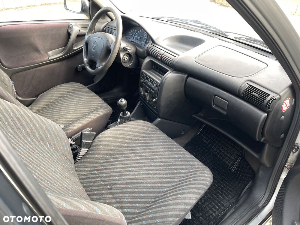 Opel Astra 1.4 GL - 8