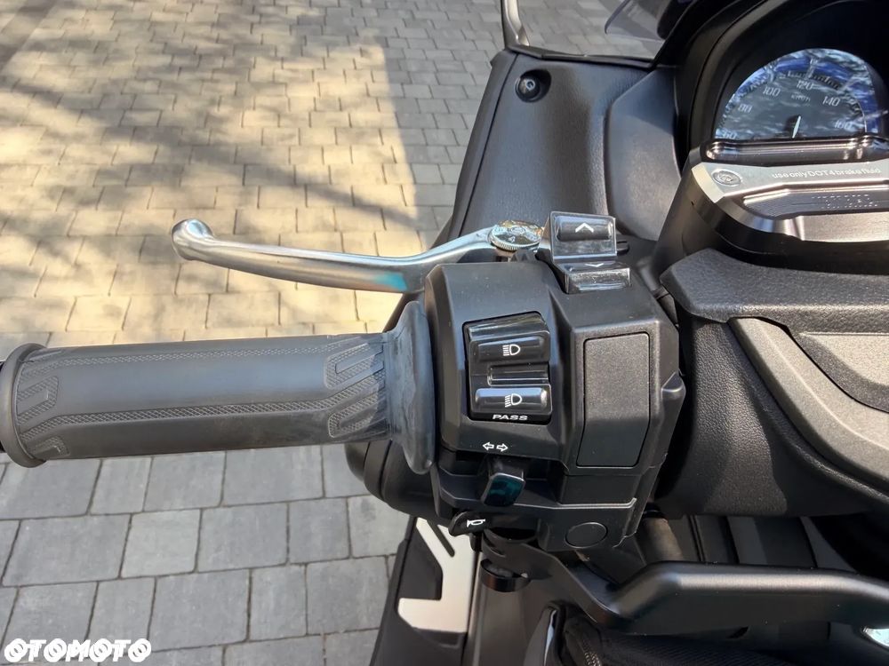 Yamaha Tmax - 21