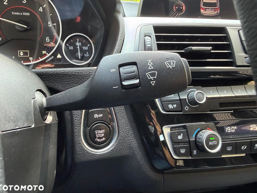 BMW Seria 3 318d Sport Line - 36