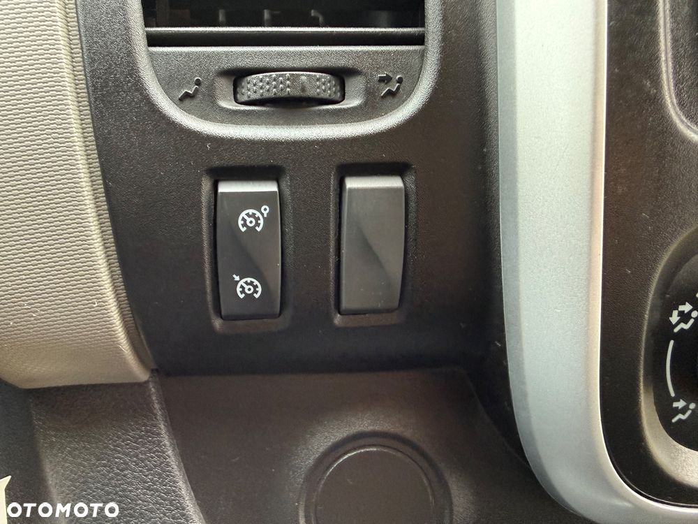 Renault Trafic - 10
