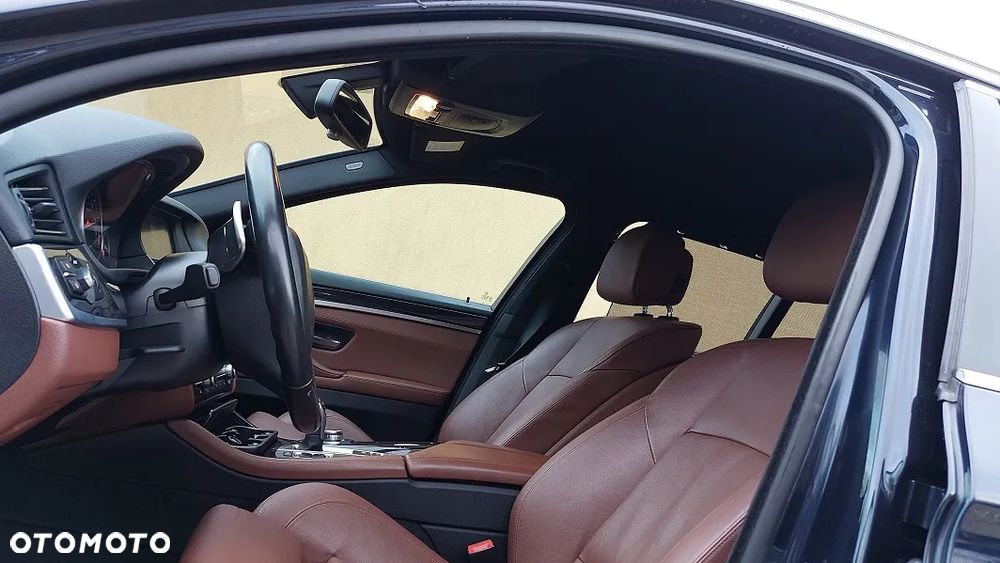 BMW Seria 5 520i Touring Sport-Aut - 11