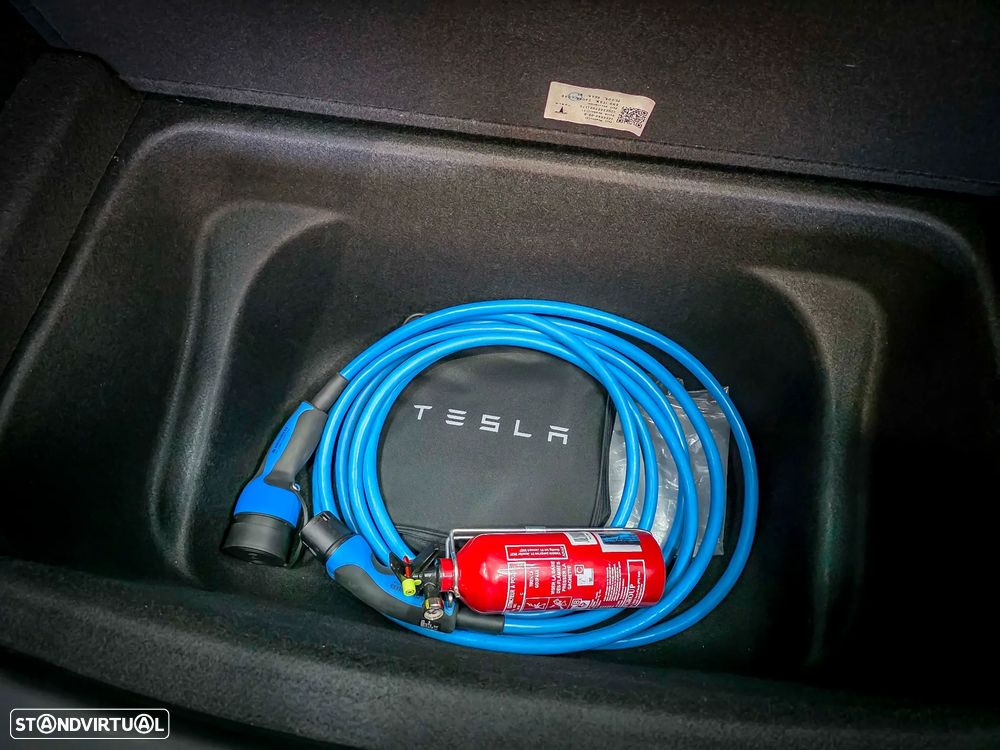Tesla Model Y Long Range Dual Motor AWD - 14