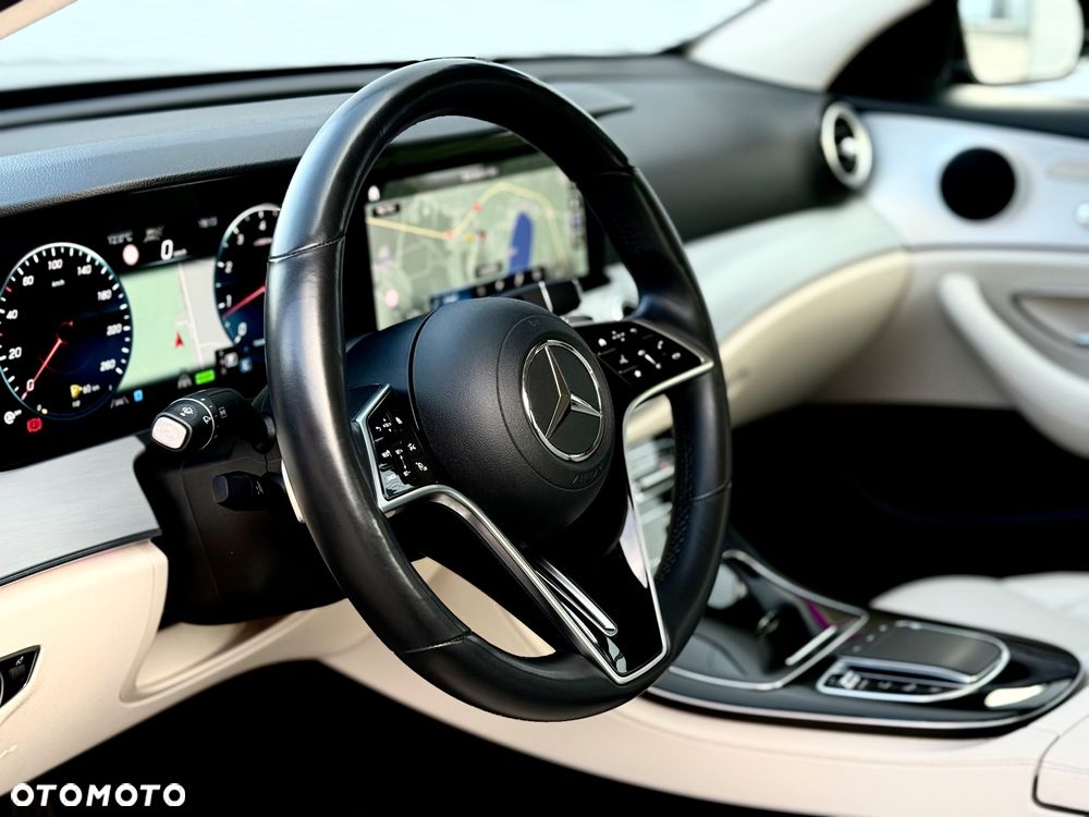 Mercedes-Benz Klasa E 300 9G-TRONIC - 23