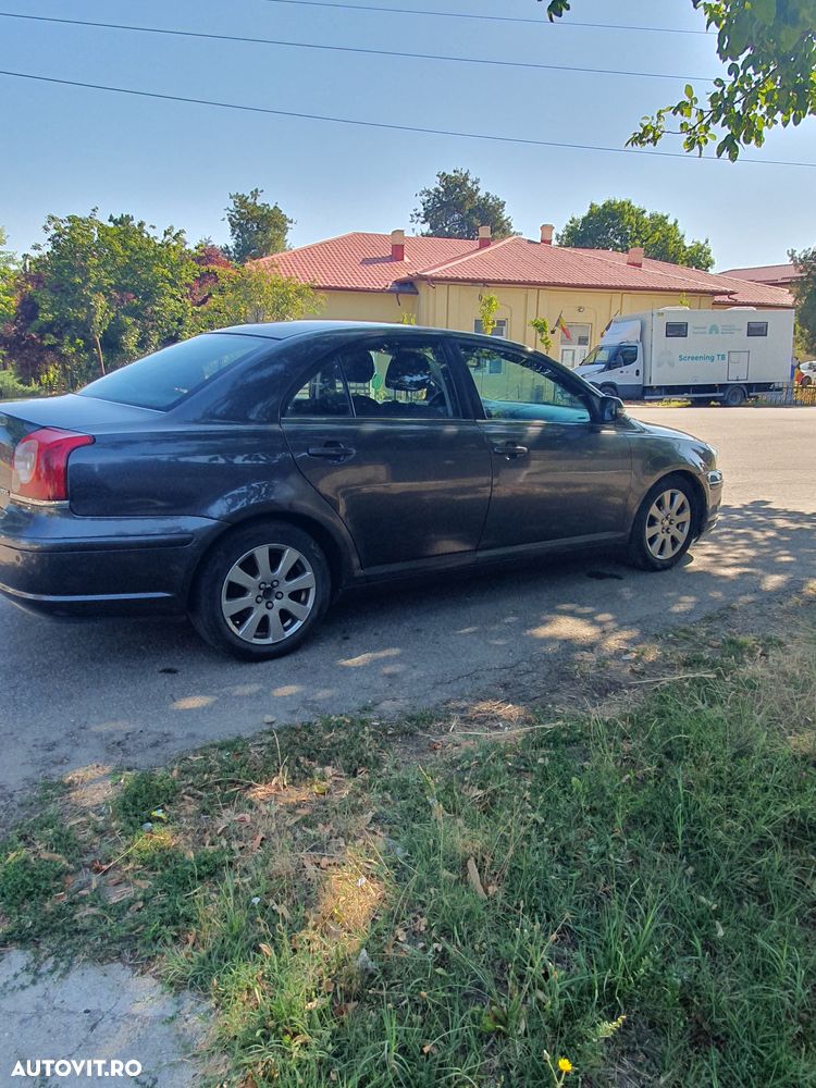 Toyota Avensis 1.8 Sedan Luna - 5