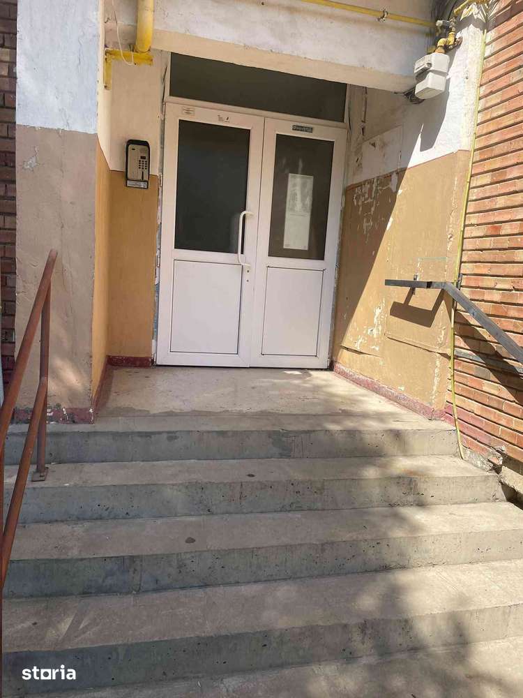 Apartament 2 camere, curte și beci, Mangalia — fotografia 1