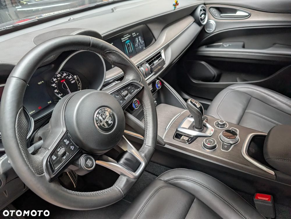 Alfa Romeo Stelvio 2.0 Turbo 16V AT8-Q4 Ti - 8