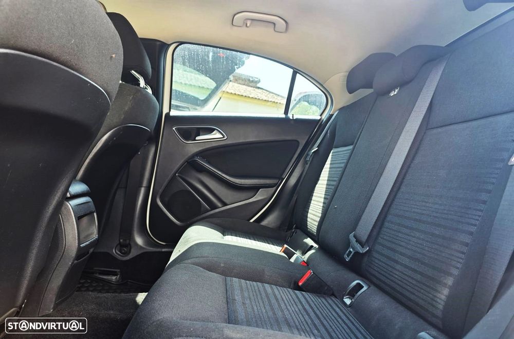 Mercedes-Benz A 180 - 11