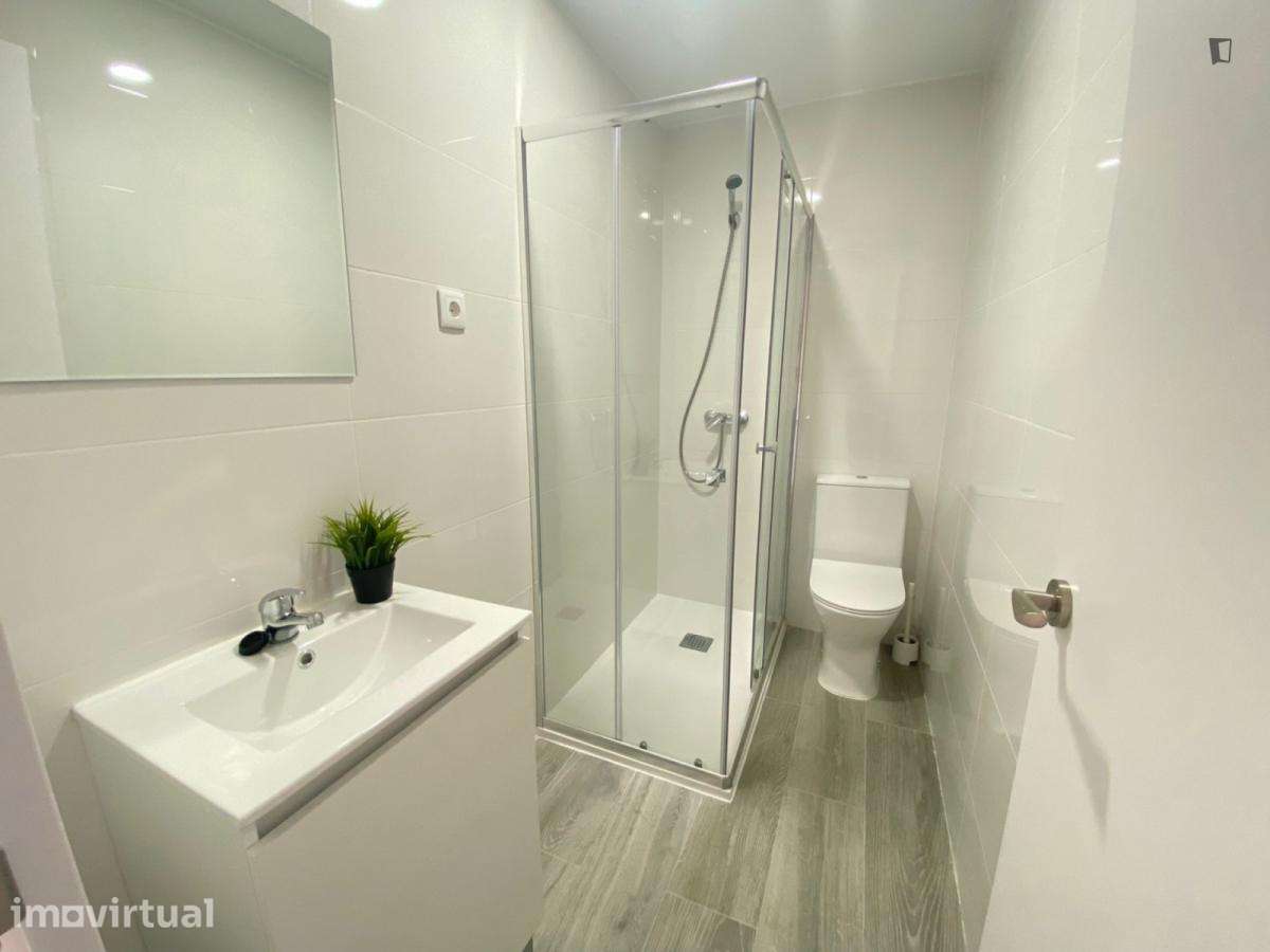 Quarto - localizado em Roma-Areeiro Lisbon - Grande imagem: 4/18