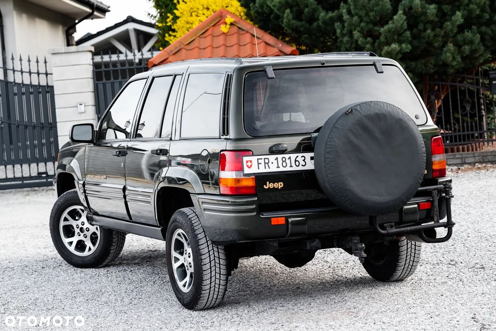 Jeep Grand Cherokee - 12