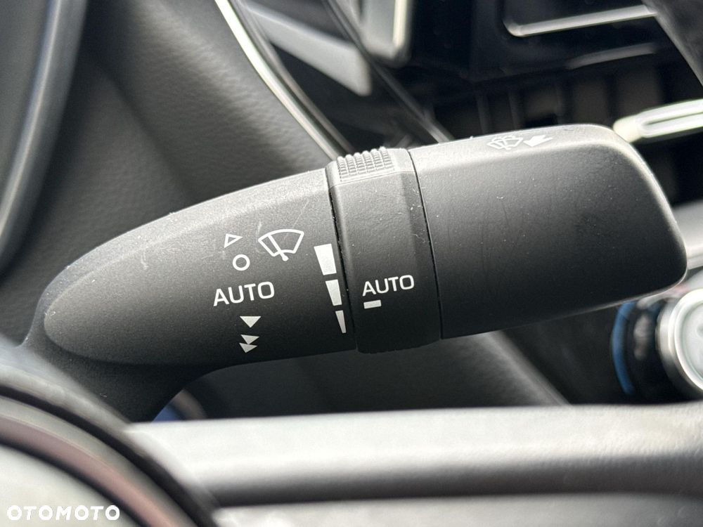 Toyota Corolla 1.8 Hybrid Executive - 23