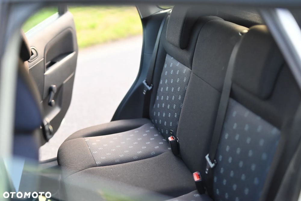Ford Fiesta 1.3 Ambiente - 19