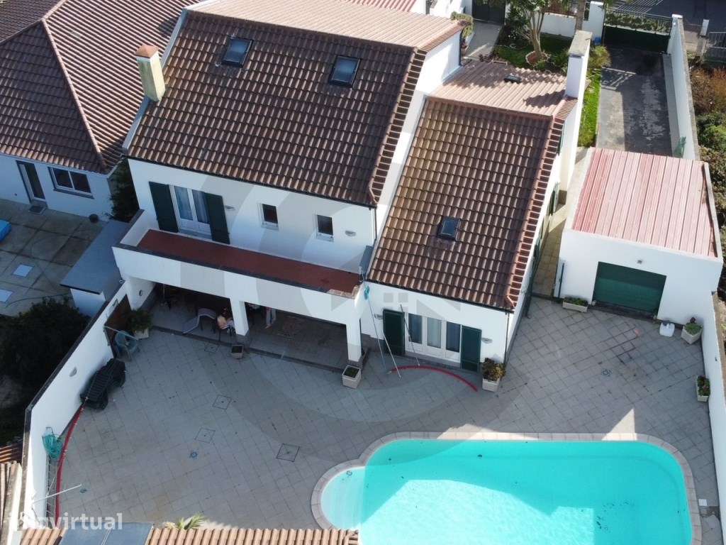Investimento de Luxo em São Miguel: Moradia com 3 Unidades Independ... - Grande imagem: 5/12
