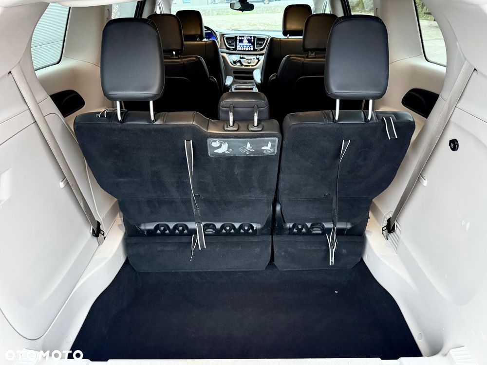 Chrysler Pacifica - 34