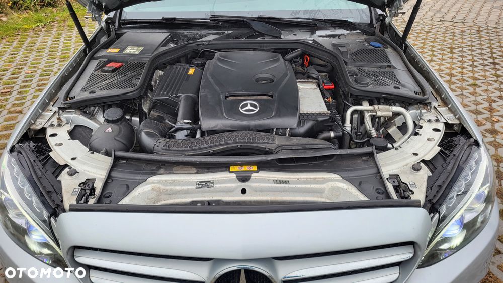 Mercedes-Benz Klasa C 180 Avantgarde - 32