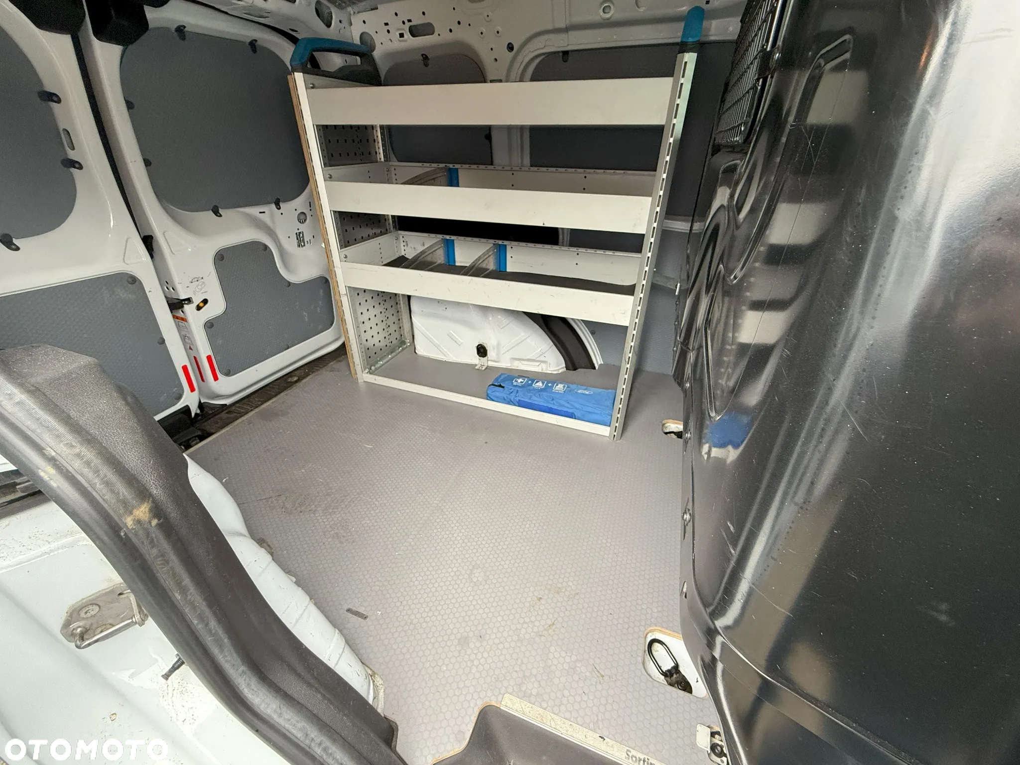 Ford Transit Courier - 10