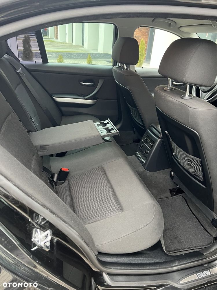 BMW Seria 3 318d DPF Edition Exclusive - 24