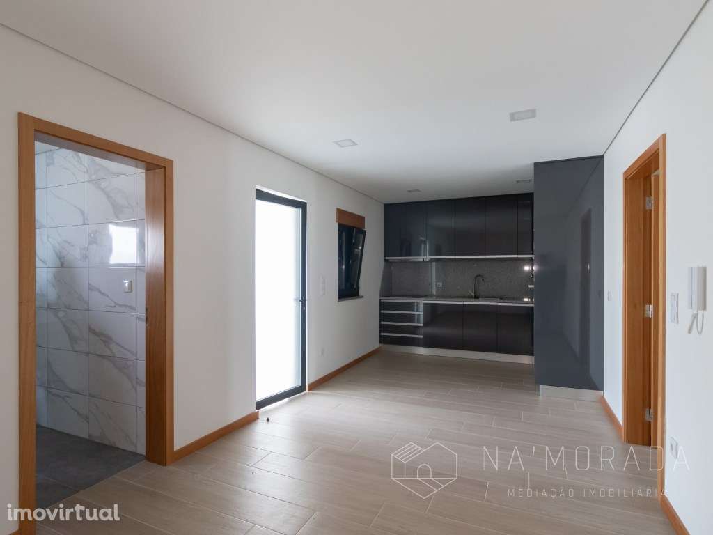 Moradia T2 totalmente renovada com terreno - Arrifana - Grande imagem: 4/35