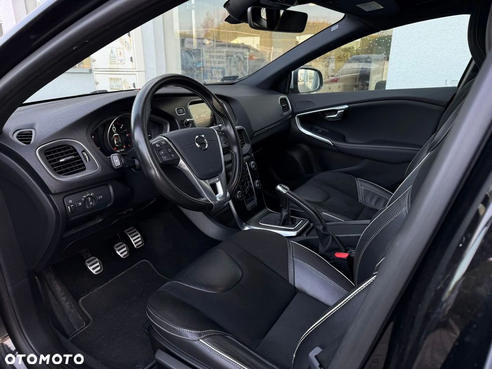 Volvo V40 D2 Drive-E R-Design Momentum - 9