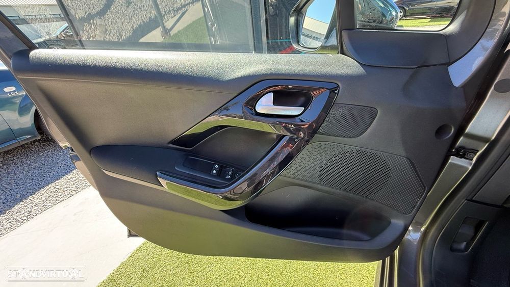 Peugeot 208 1.5 BlueHDi Signature - 40