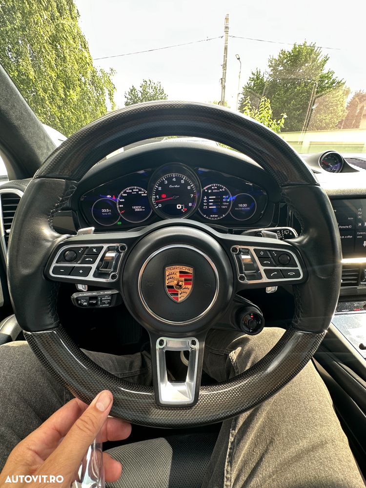 Porsche Cayenne Turbo - 8